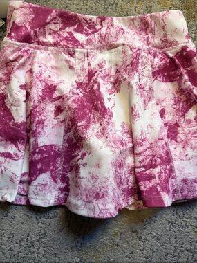 Women’s Pink Marble Print Pleated Mini Skirt with shorts underneath!